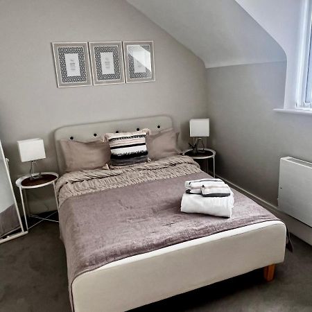 Lakeside Lux Bedroom With Parking, M4 Jct 11, Next To Train Station Reading Zewnętrze zdjęcie