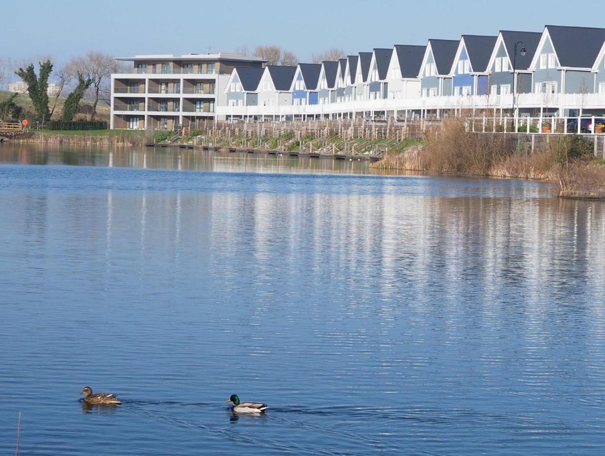 Lakeside Lux Bedroom With Parking, M4 Jct 11, Next To Train Station Reading Zewnętrze zdjęcie