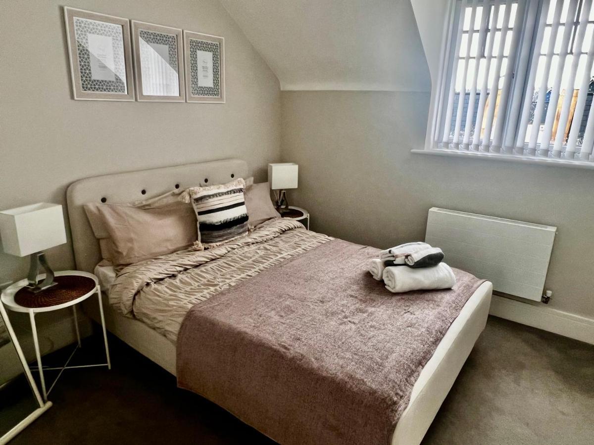 Lakeside Lux Bedroom With Parking, M4 Jct 11, Next To Train Station Reading Zewnętrze zdjęcie