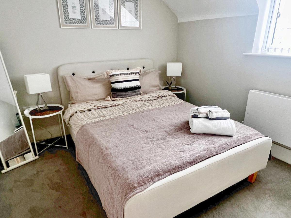 Lakeside Lux Bedroom With Parking, M4 Jct 11, Next To Train Station Reading Zewnętrze zdjęcie